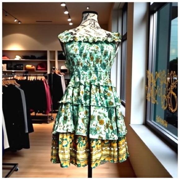 Scandal Italy Dresses & Skirts - Scandal Italy Women’s Calypso Dress. Large